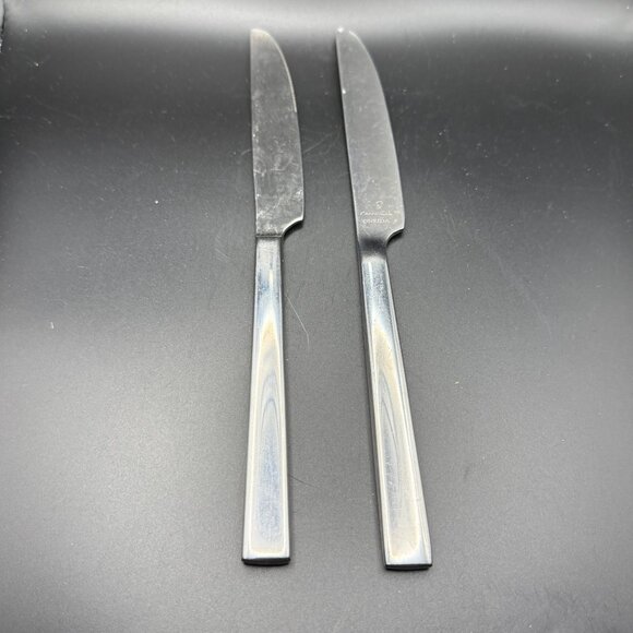 Oneida Chefs Table Stainless Steel Serrated French Solid Knives 9" Set Of 2 - Picture 1 of 4